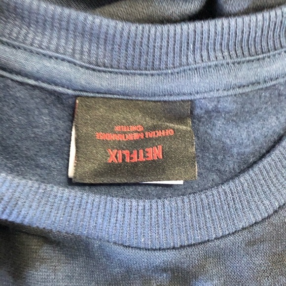 Stranger Things Netflix sweatshirt NWT  SZ M blue - Picture 11 of 13